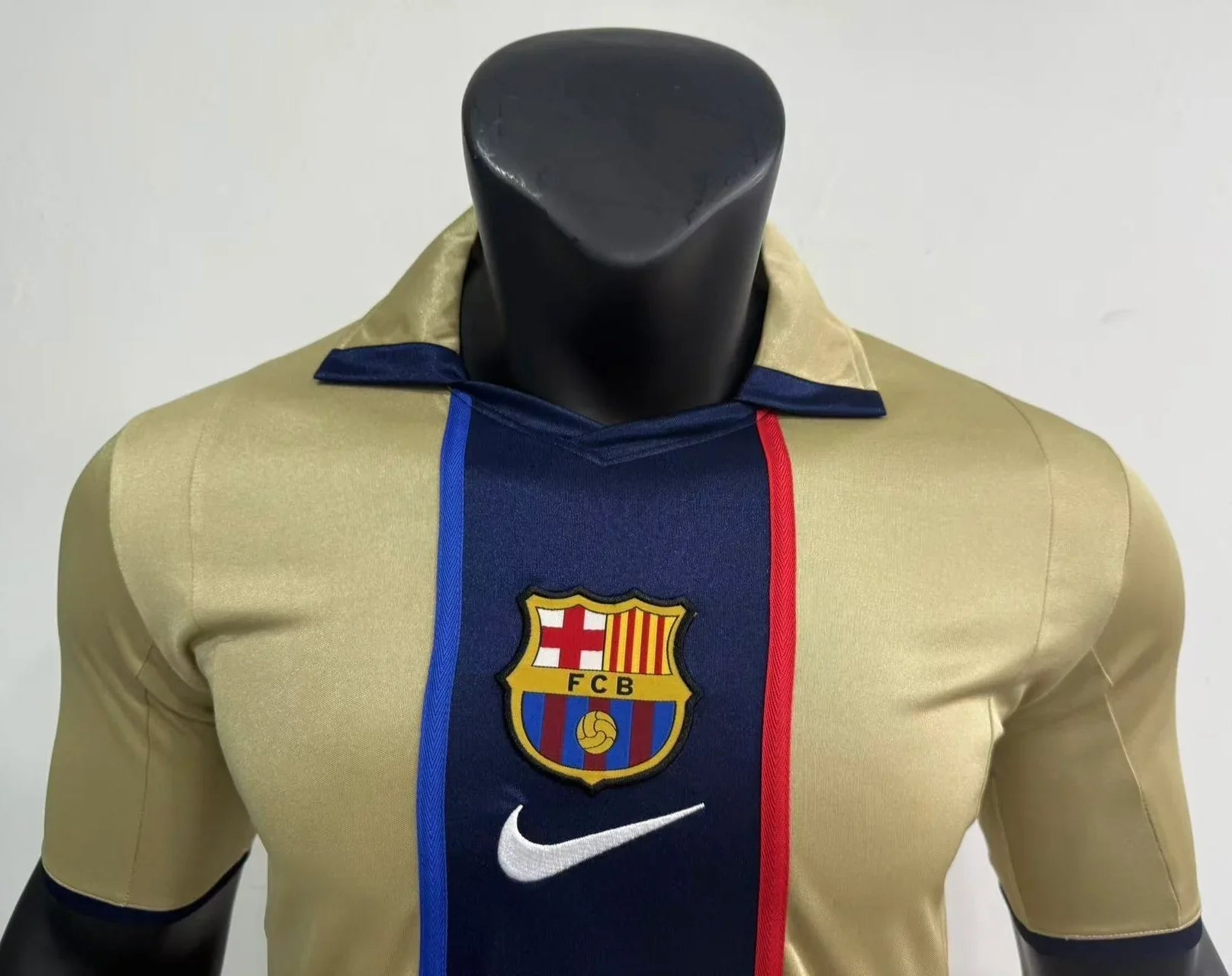 Camiseta FC Barcelona Retro Dorada 02/03
