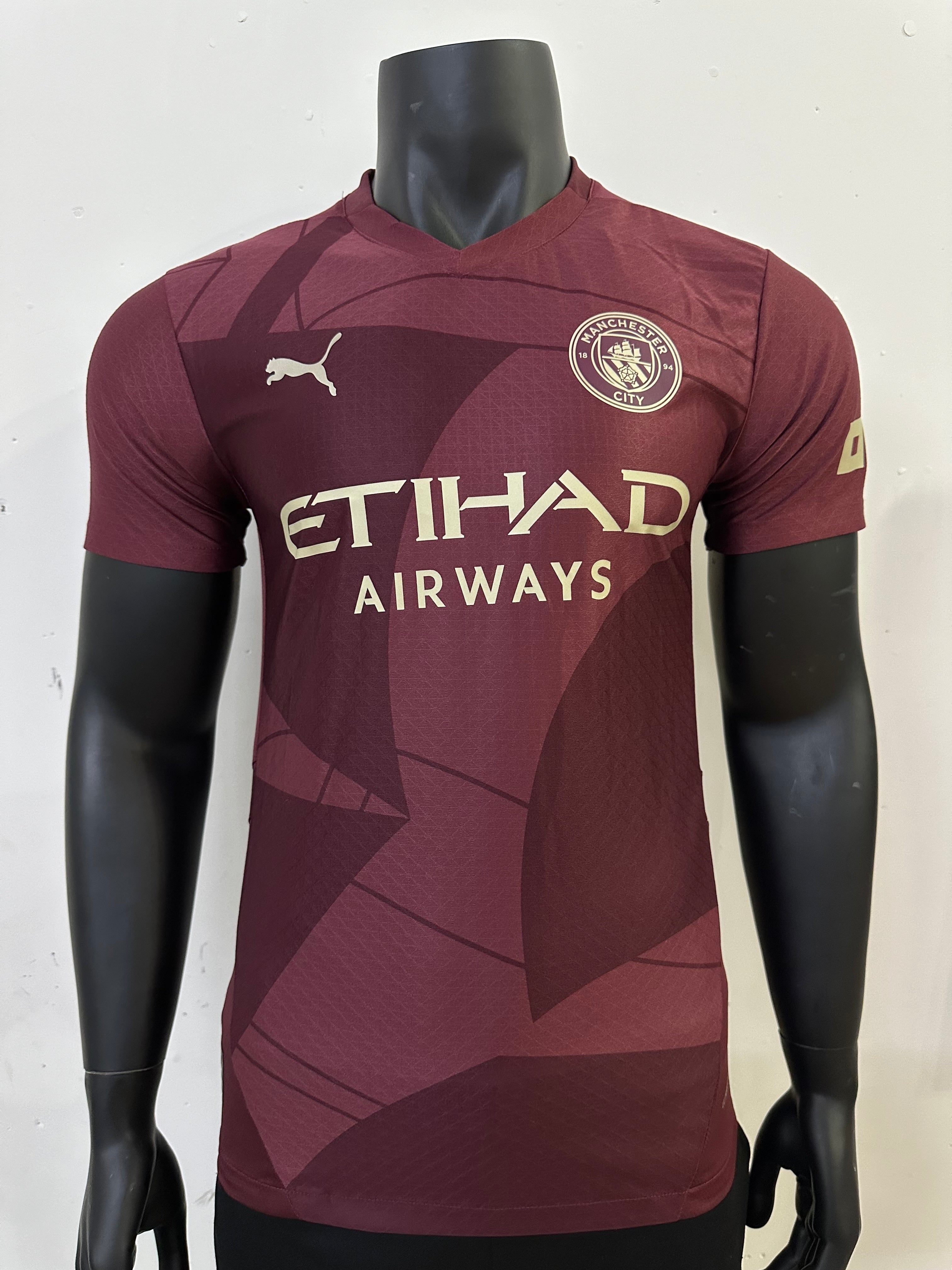 tercera equipacion man city 24-25 granate