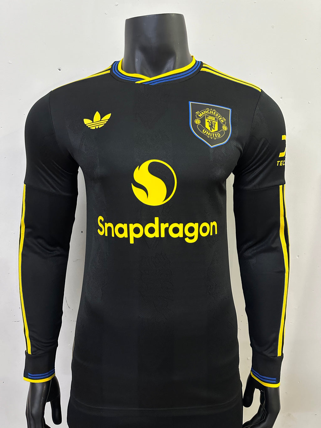 tercera equipacion man united negra manga larga