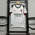 segunda equipacion del milan blanca