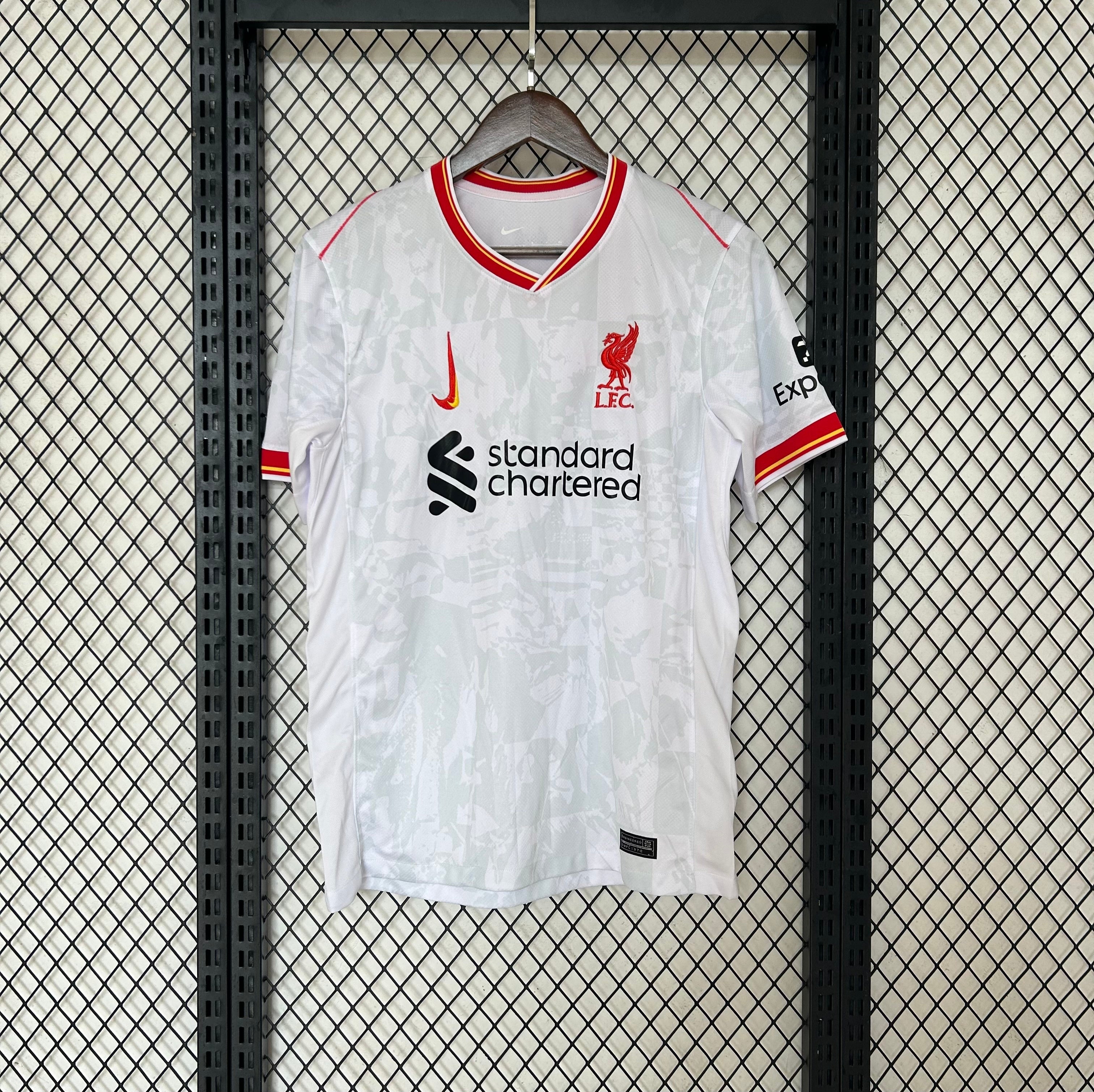 camiseta liverpool blanca 24-25