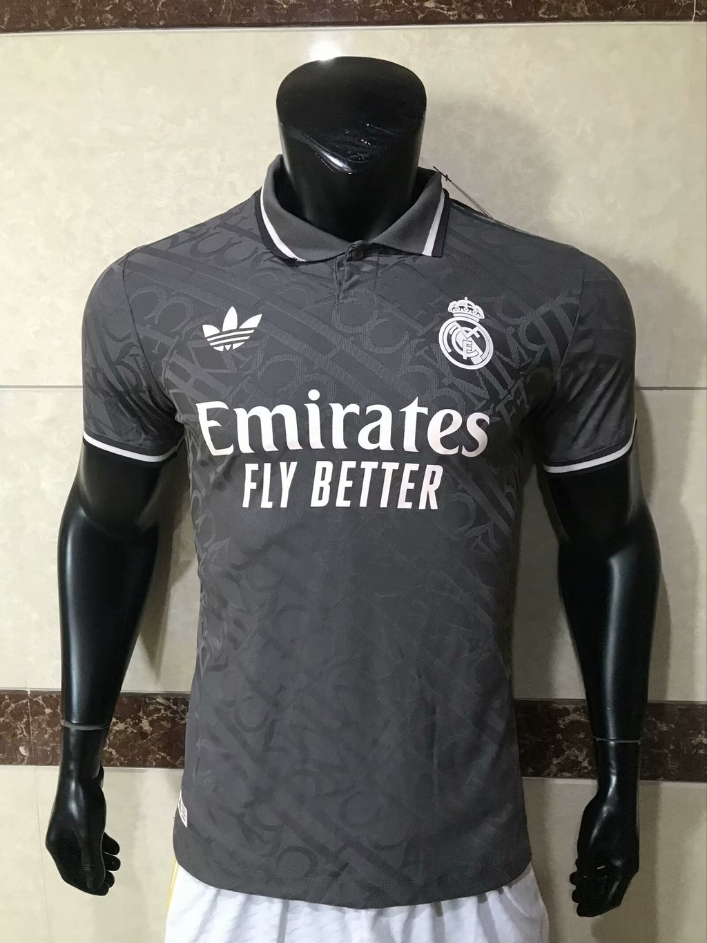 tercera equipacion real madrid 24-25 gris